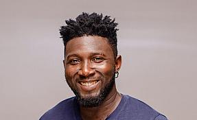 2527d575e0-headshot.jpg